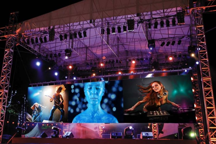 Indoor P4.81 Hanging LED Screen with Magnetic Module - Click Image to Close