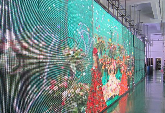 P12.5mm 6,400 Pixel Indoor LED Curtain Display, LED Mesh Screen - Click Image to Close